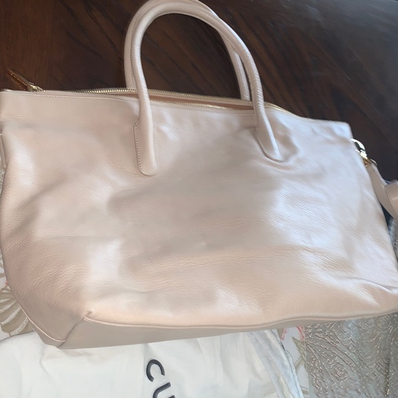 Cuyana Handbags - NWOT Beautiful CUYANA designer bag. Made in Italy